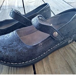Alegria Lite by PG EUC Suze 37 Embossed Mary Janes